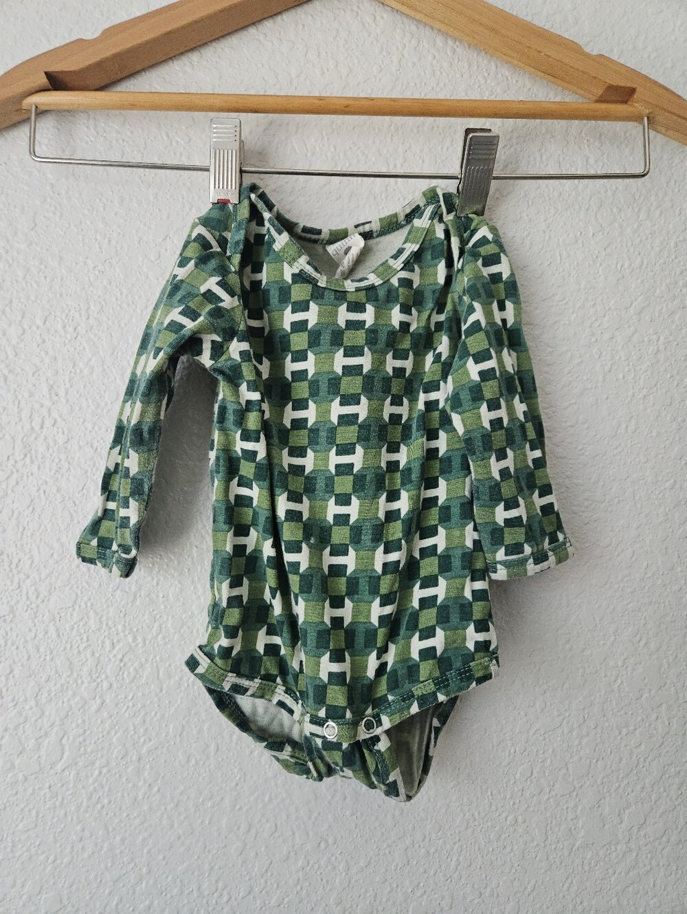 kate quinn long sleeve onesie 3-6 months 100% organic cotton geometric abstract